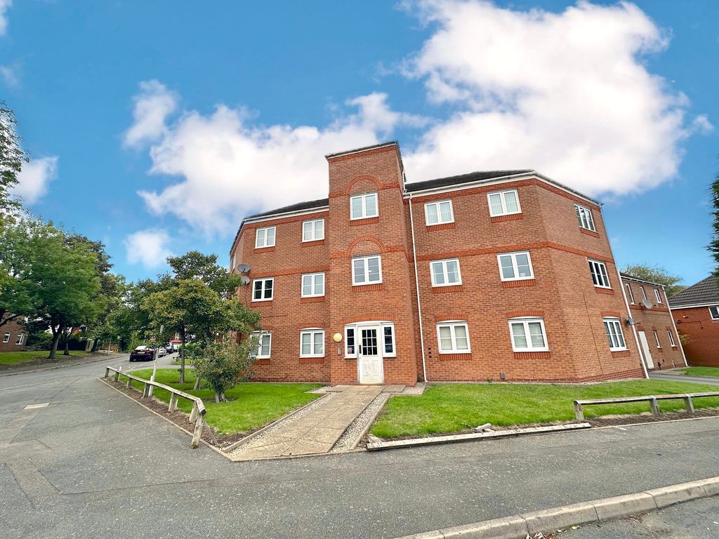 2 bed flat for sale in The Furlong, Wednesbury, Wednesbury WS10, £