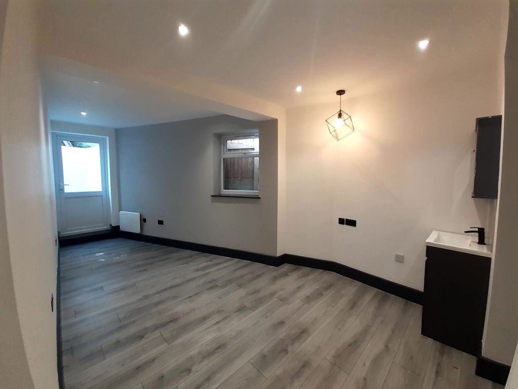 Studio to rent in Guy Road, Wallington SM6, £873 pcm Zoopla