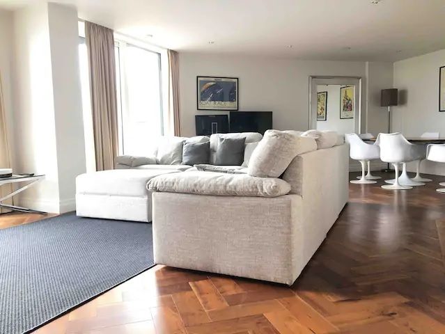 Bridge Place, London, United Kingdom SW1V  