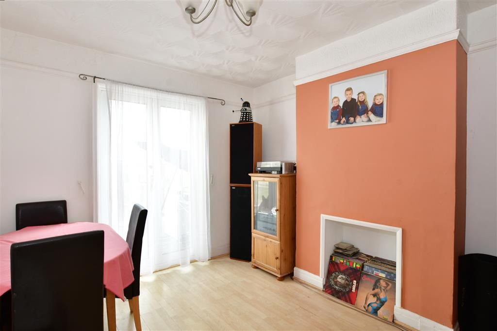 4 bed semidetached house for sale in Hedge Place Road, Greenhithe