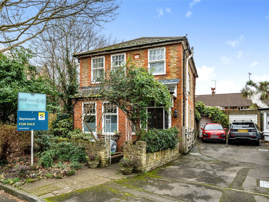 3 bed detached house for sale in WaltonOnThames, Surrey KT12, £