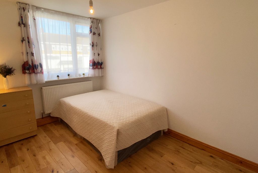 Room to rent in Hassett Road, London E9, £850 pcm Zoopla