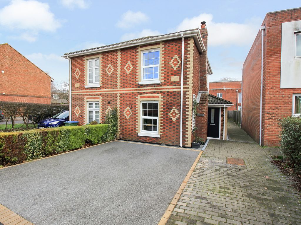 3 bed semidetached house for sale in Seaweed Close, Weston Lane