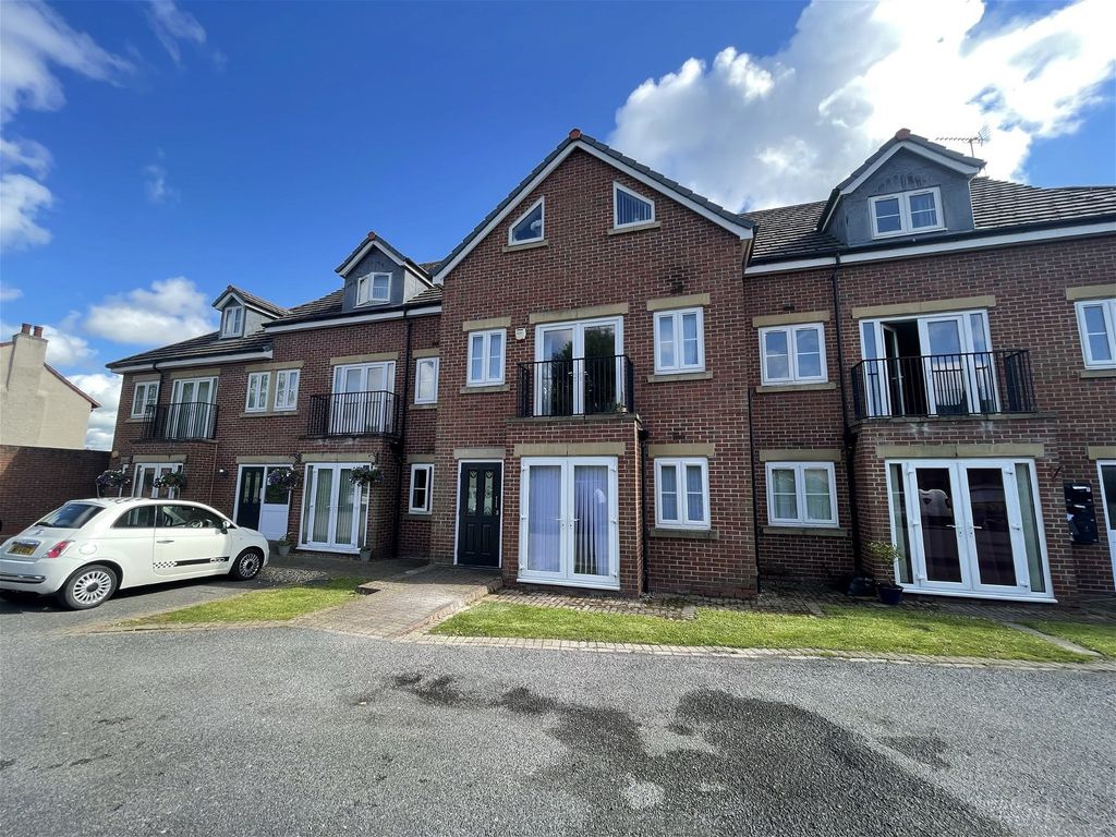 2 bed flat to rent in Liverpool Road, Lydiate, Liverpool L31, £725 pcm
