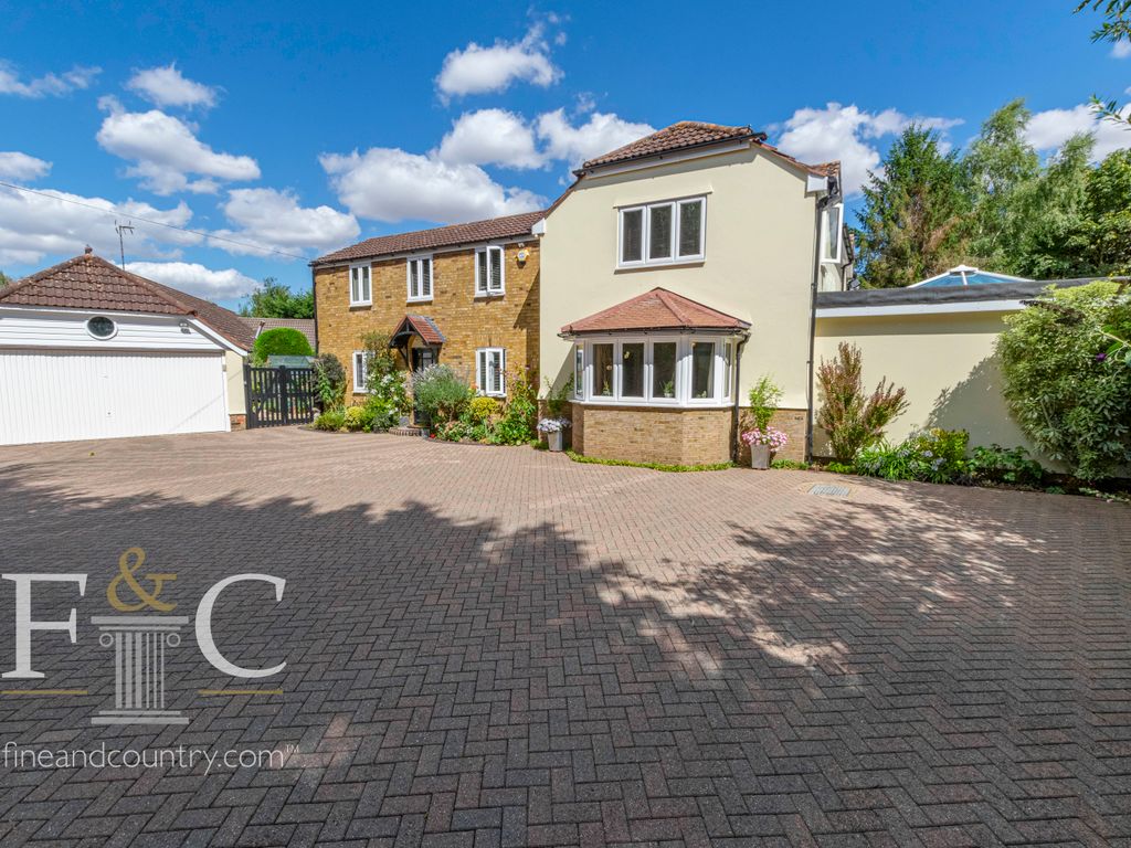 5 bed detached house for sale in Epping Road, Broadley Common, Nazeing
