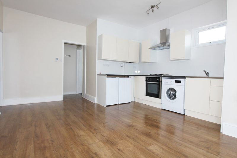 1 bed flat for sale in Cranbrook Road, Ilford IG1, £235,000 Zoopla