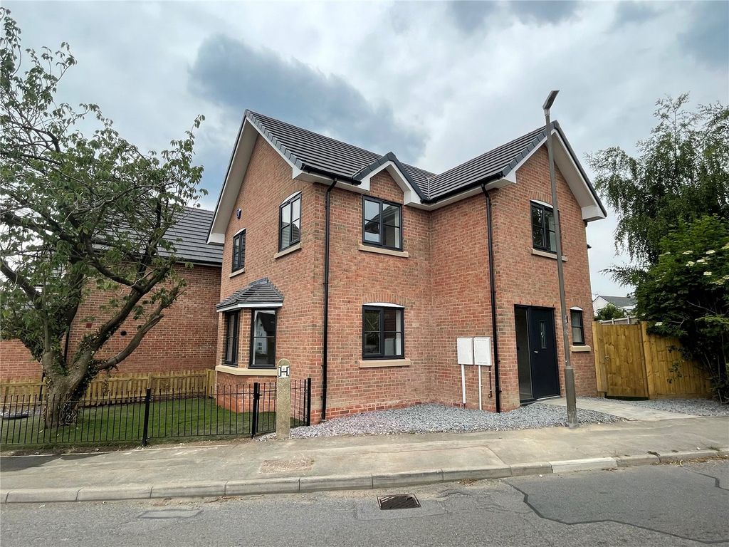 New home, 4 bed detached house for sale in White Hart, Station Road