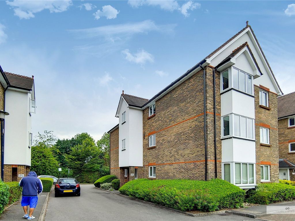 1 bed flat to rent in Granville Place, Pinner, Middlesex HA5, £1,375