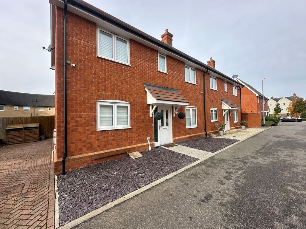 3 bed end terrace house to rent in Cannock Drive, Maidstone ME15, £