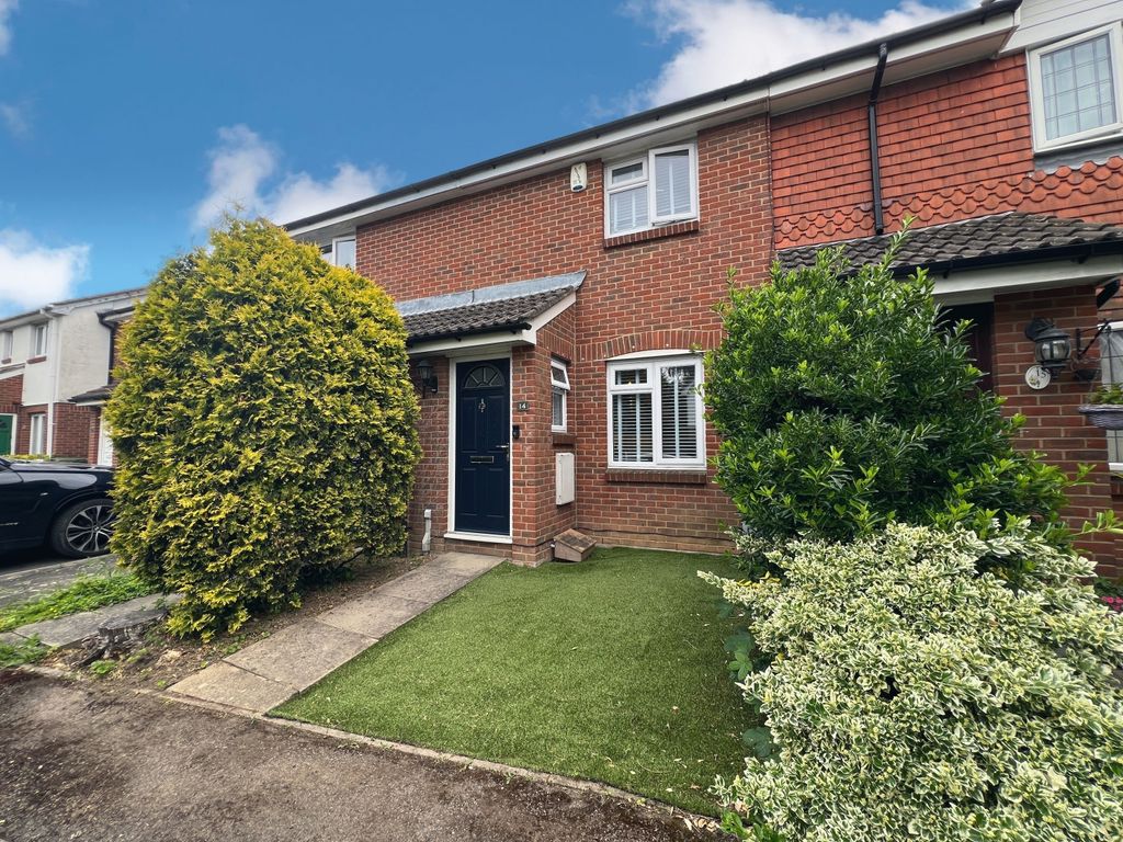 2 bed terraced house for sale in Brindley Close, Bexleyheath DA7, £