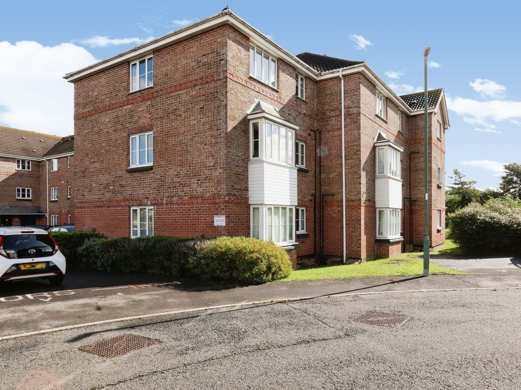 2 bed flat for sale in Saffron Court, Saffron Way, Bournemouth BH11, £