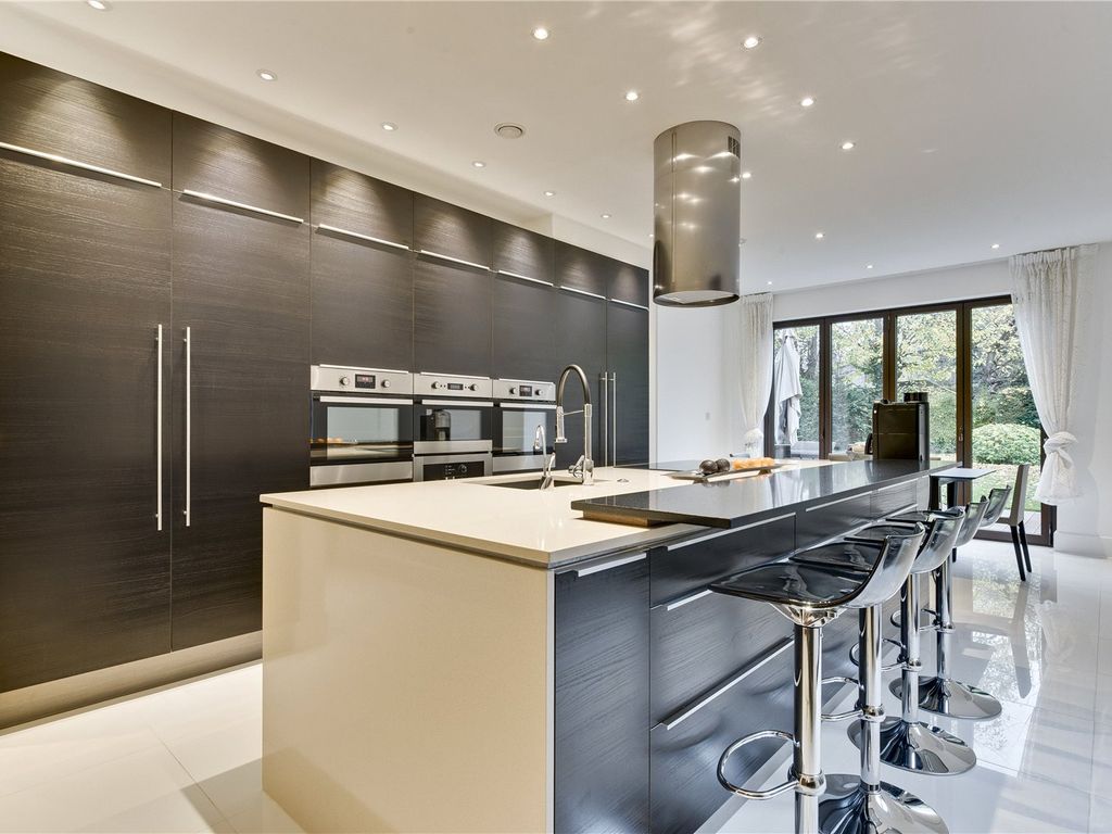 5 bed semidetached house to rent in Warren Close, Esher, Surrey KT10