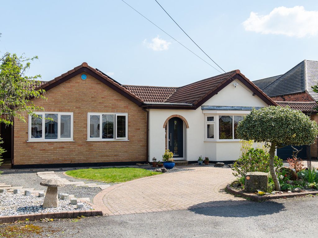 4 bed detached bungalow for sale in Brick Kiln Lane, Shepshed LE12, £