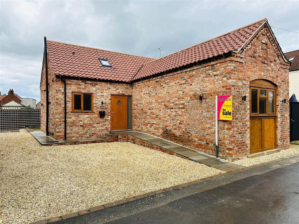 3 bed barn conversion for sale in Blacksmith Lane, Asselby, Howden DN14