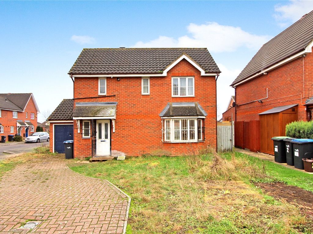 3 bed detached house for sale in Rossington Close, Enfield, Middlesex