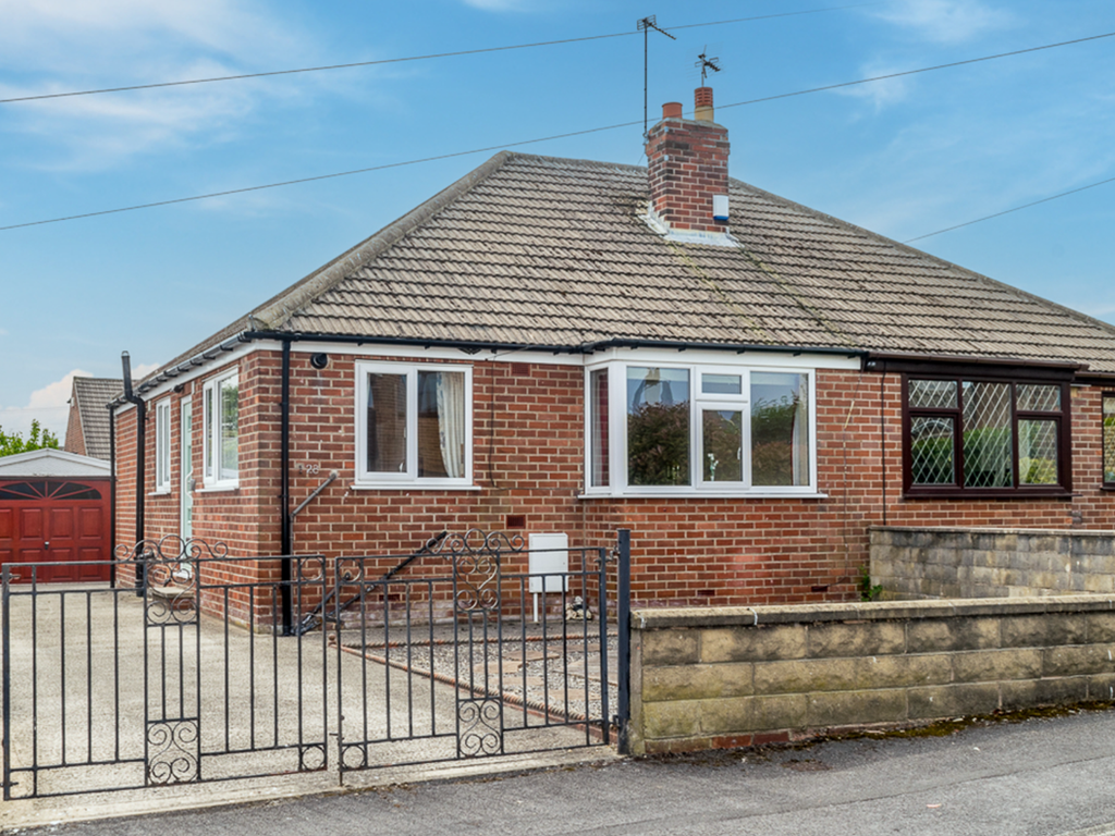 2 bed semidetached bungalow for sale in Greenfield Avenue, Ossett WF5