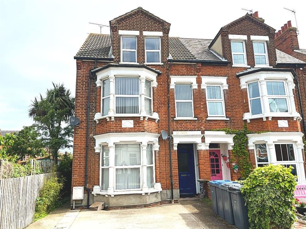 2 bed flat to rent in Cobbold Road, Felixstowe IP11, £850 pcm Zoopla