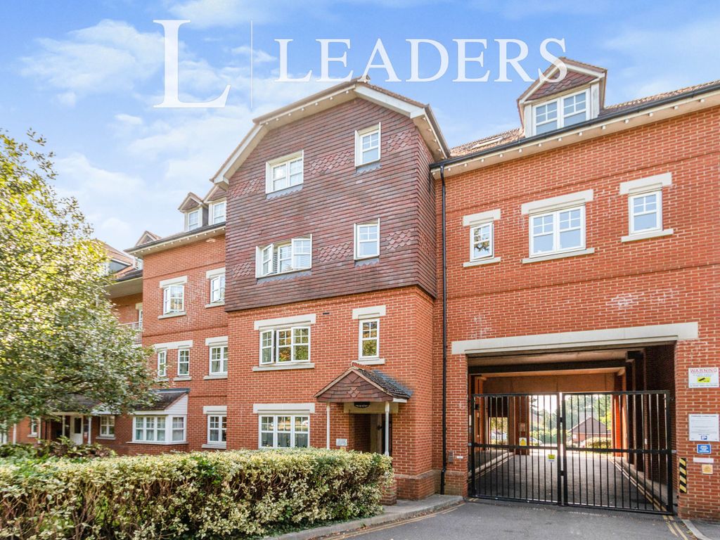 1 bed flat to rent in Heathside Road, Woking GU22, £1,250 pcm Zoopla