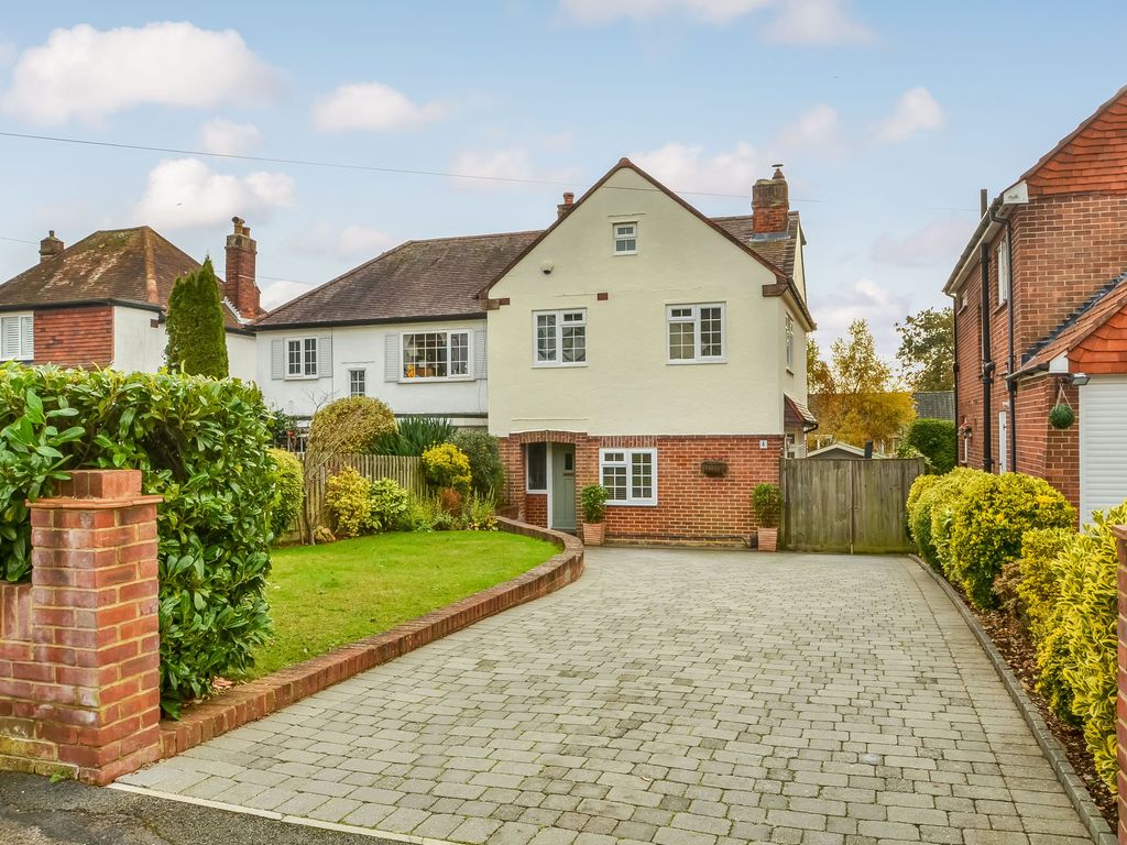 4 bed semidetached house for sale in Woodfield Avenue, Farlington