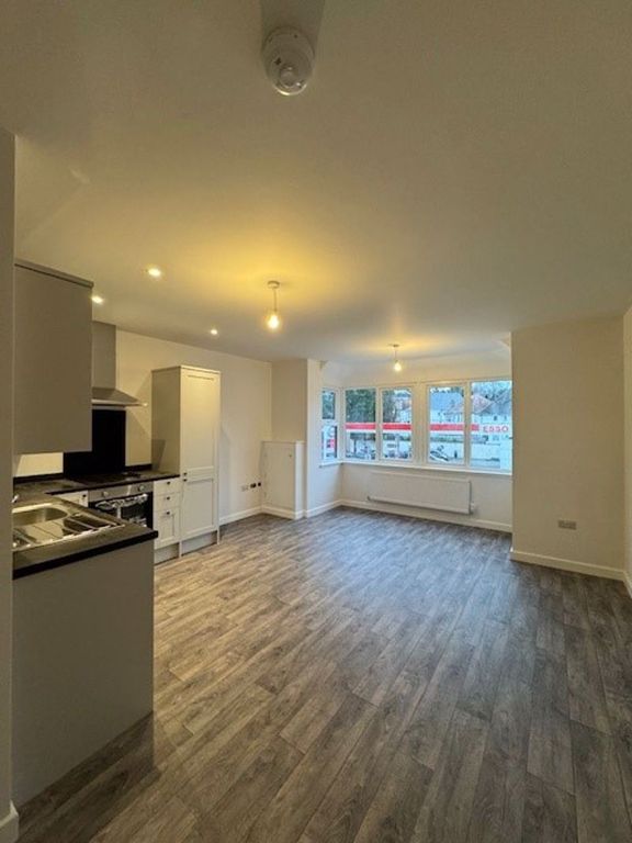 2 bed flat to rent in Charminster Road, Bournemouth BH8, £1,300 pcm