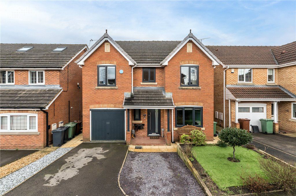 4 bed detached house for sale in Suffield Close, Morley, Leeds, West