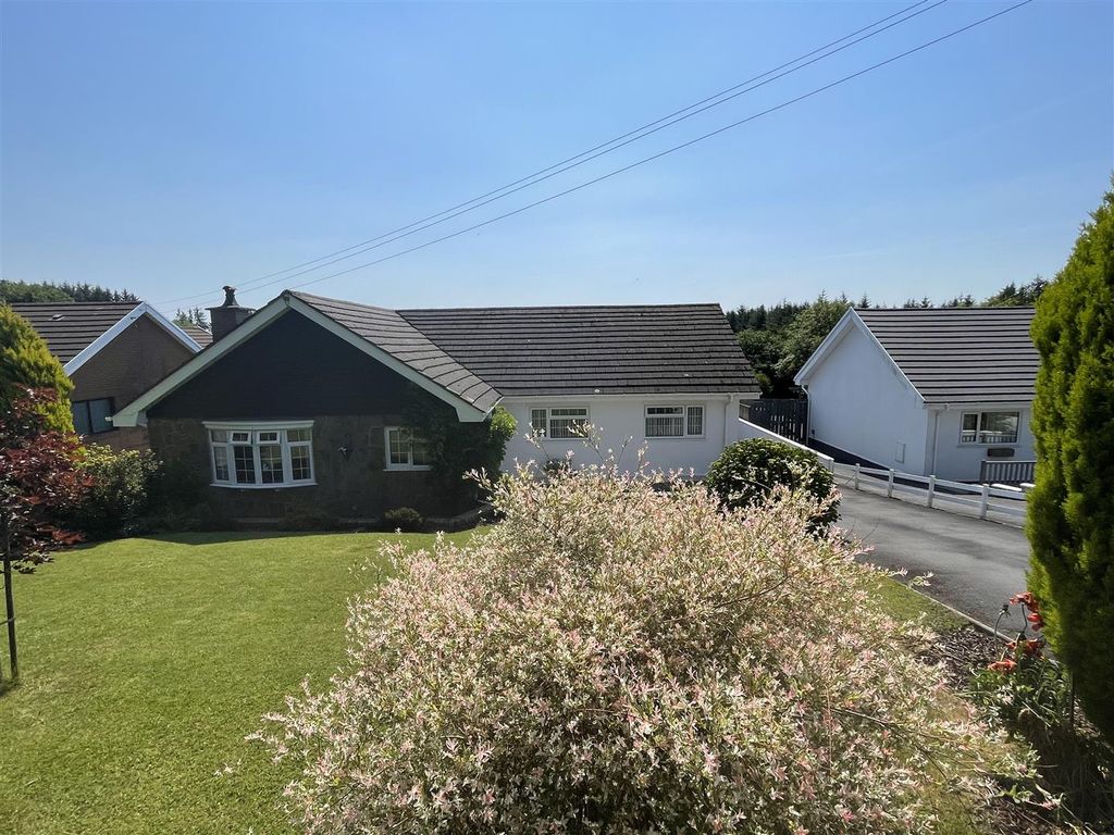 3 bed bungalow for sale in Heol Y Nant, Llannon, Llanelli SA14, £