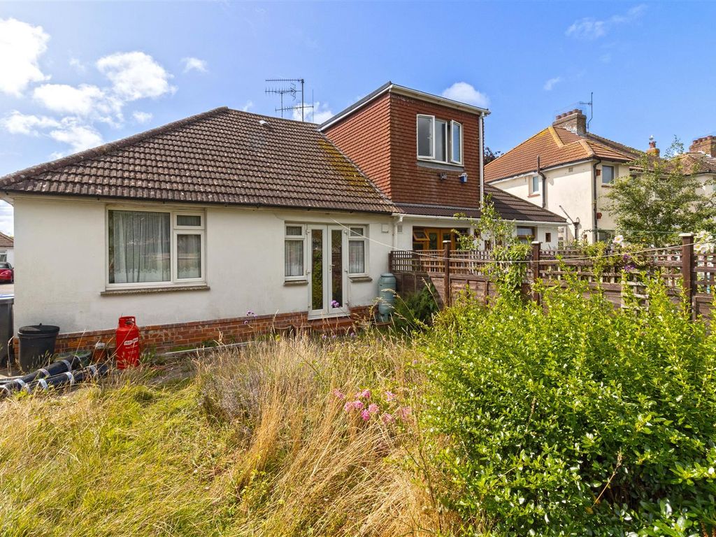 2 bed semidetached bungalow to rent in Monks Avenue, Lancing BN15 Zoopla