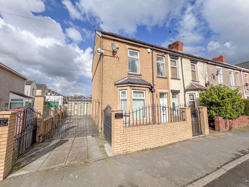 4 bed terraced house for sale in Cromwell Road, Newport NP19, £220,000