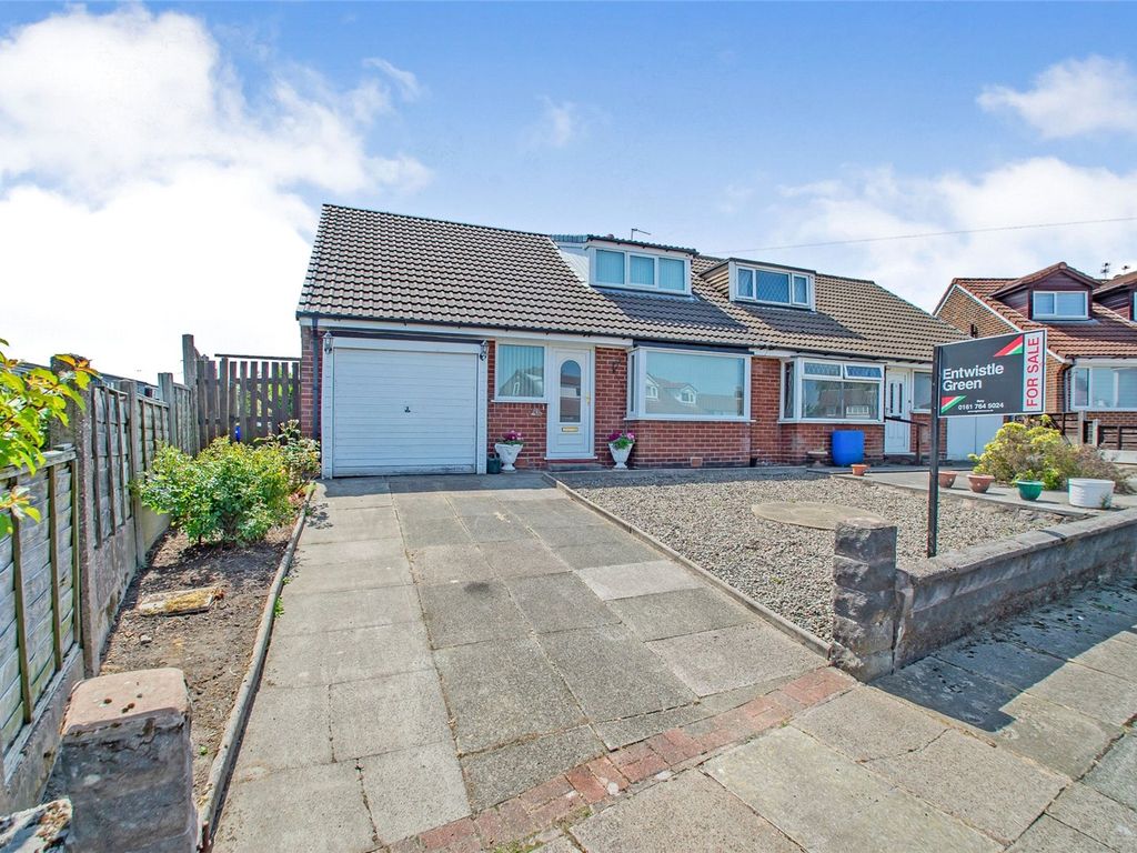 3 bed semidetached house for sale in Lyons Drive, Seddons Farm, Bury
