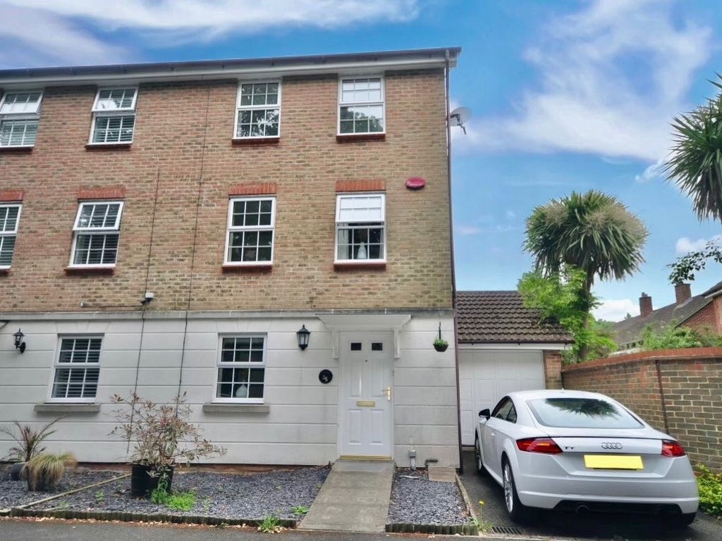 Room to rent in Hillbrow Lane, Ashford TN23, £525 pcm Zoopla