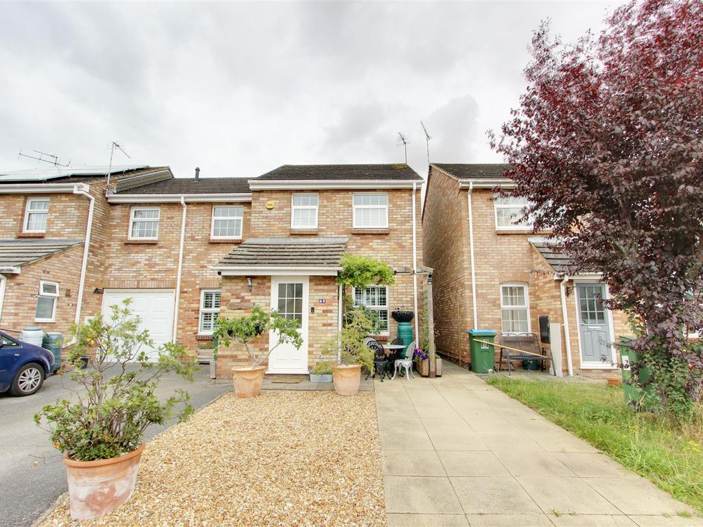 3 bed semidetached house for sale in Old Farm, Pitstone, Leighton
