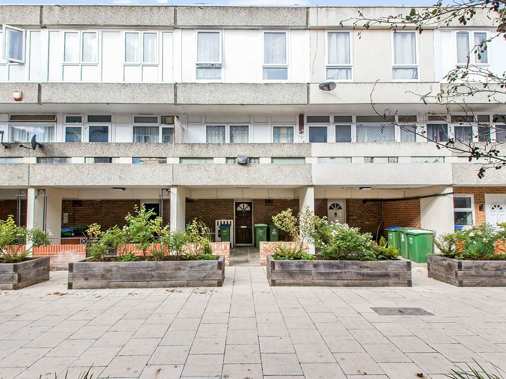 4 bed terraced house for sale in Redpoll Way, Erith DA18, £240,000 Zoopla