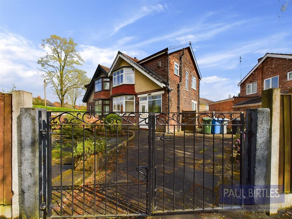 3 bed semidetached house for sale in Westover Road, Davyhulme