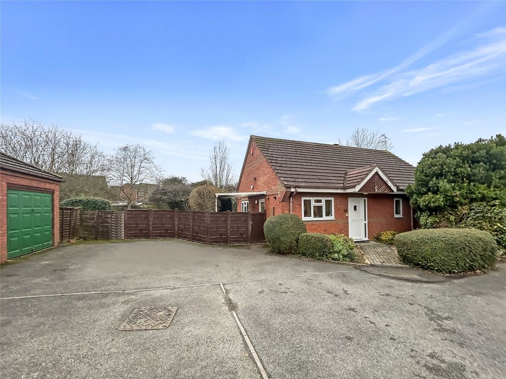 4 bed detached house to rent in Rainthorpe Avenue, Worcester