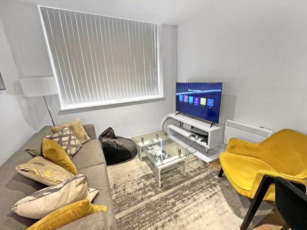 1 bed flat for sale in Laporte Way, Kingsway, Luton, Bedfordshire LU4