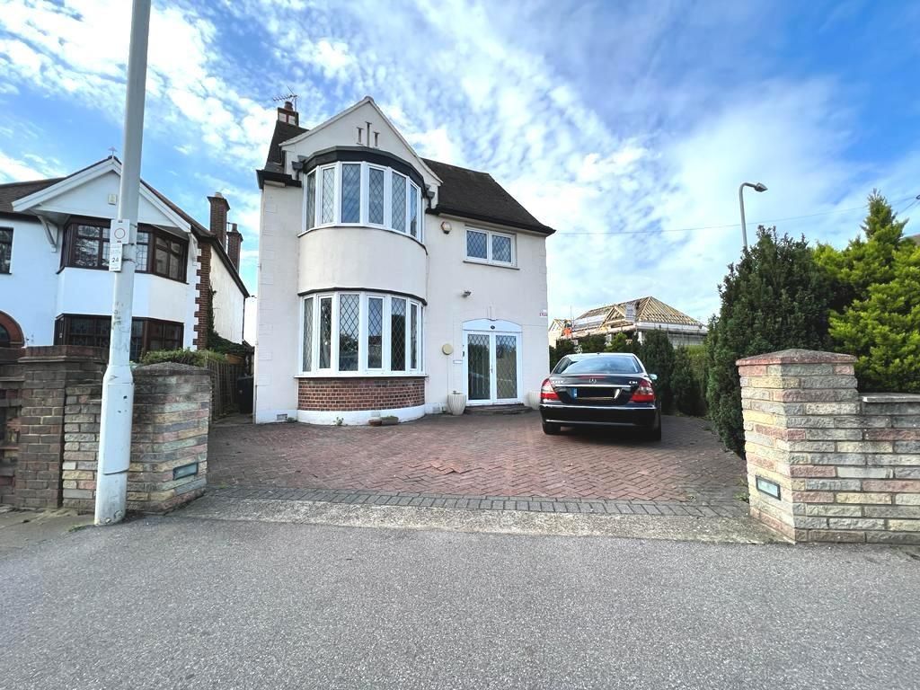 4 bed property for sale in South Park Drive, Ilford IG3 Zoopla