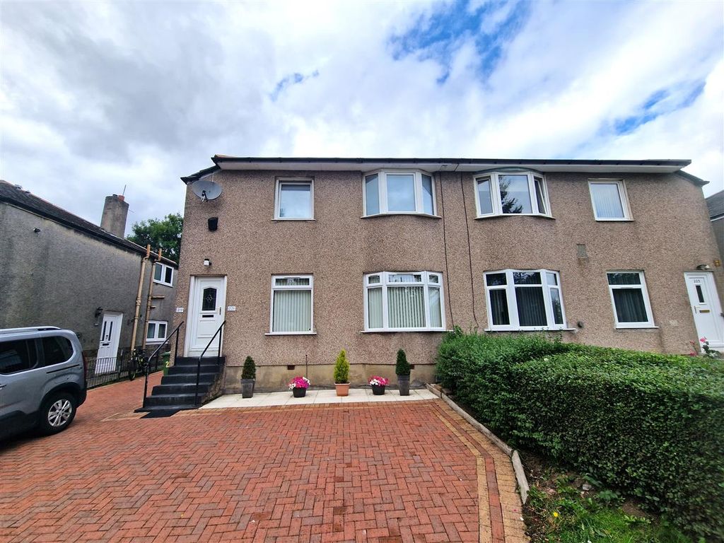 3 bed flat to rent in Croftfoot Road, Croftfoot, Glasgow G44, £950 pcm