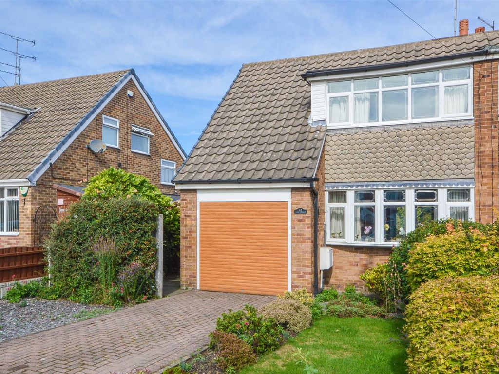 3 bed semidetached house for sale in Station Road, Altofts, Normanton