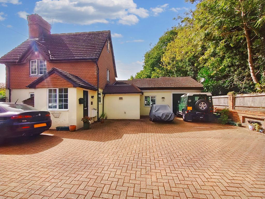 4 bed detached house for sale in Road, Crawley RH10, £650,000
