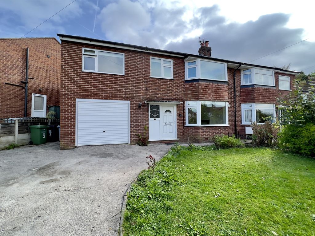 4 bed semidetached house for sale in Nelson Close, Poynton, Stockport