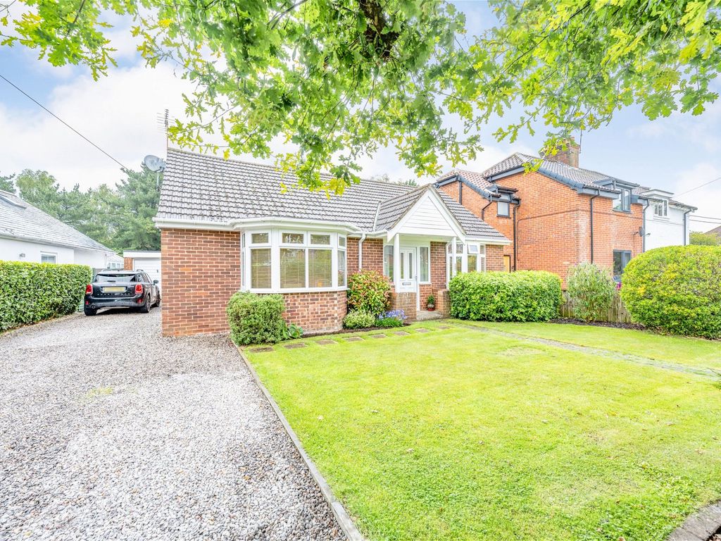 3 bed bungalow for sale in Castle Lane, Chandlers Ford, Eastleigh SO53