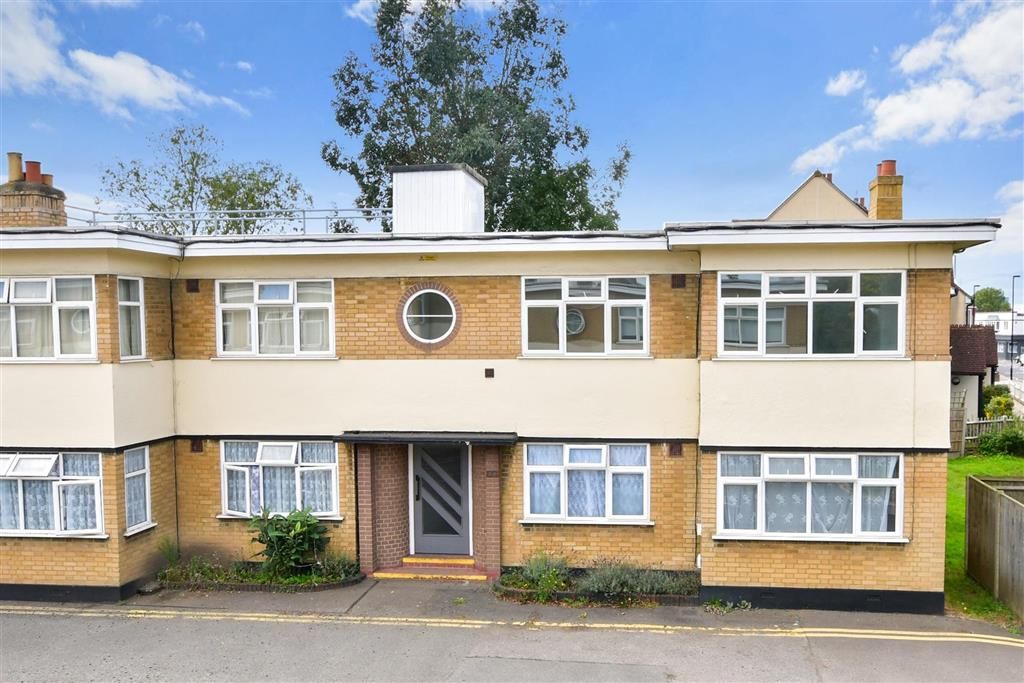 2 bed flat for sale in Lincoln Close, Woodside, Croydon SE25, £260,000