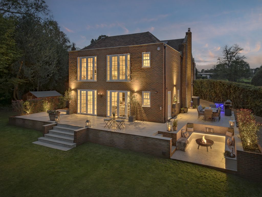 4 bed detached house for sale in Pendell Road, Bletchingley RH1, £