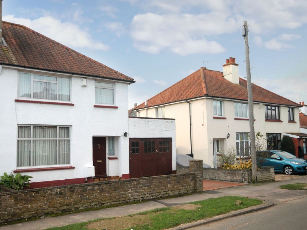 3 bed semidetached house to rent in Kingscroft Road, Leatherhead KT22