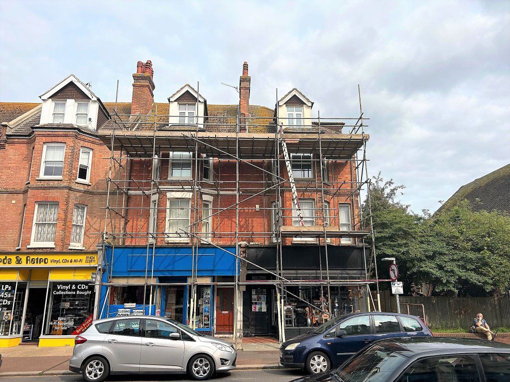 2 bed flat to rent in Sackville Road, BexhillOnSea TN39, £850 pcm