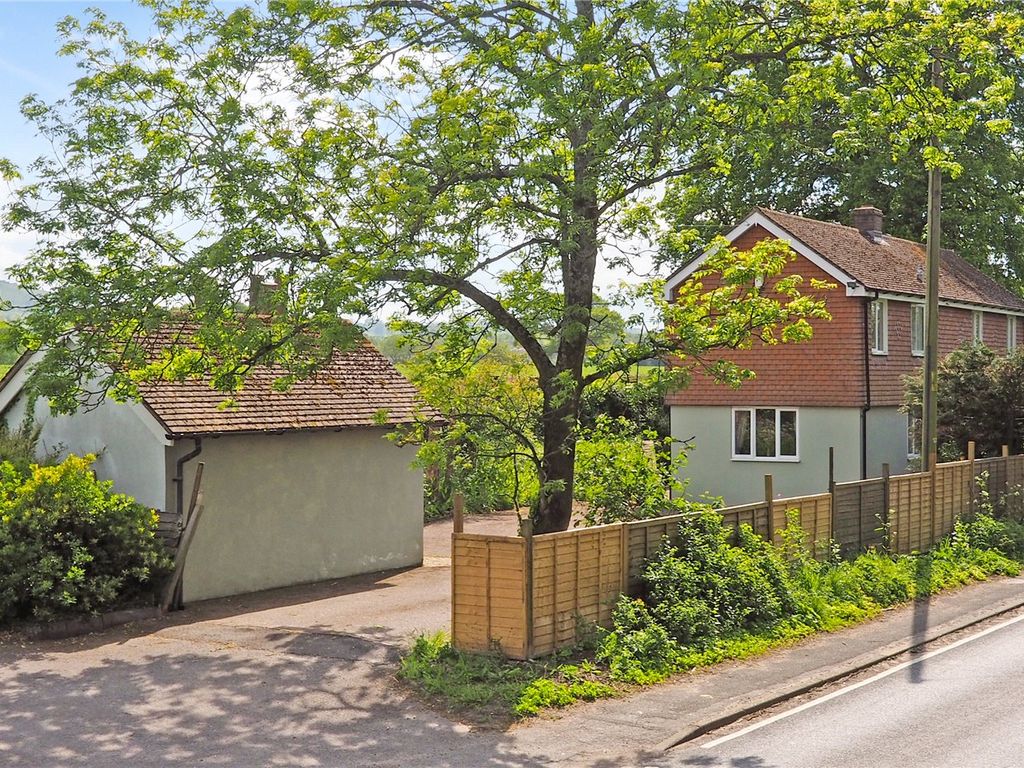 3 bed detached house for sale in Winchester Road, Petersfield