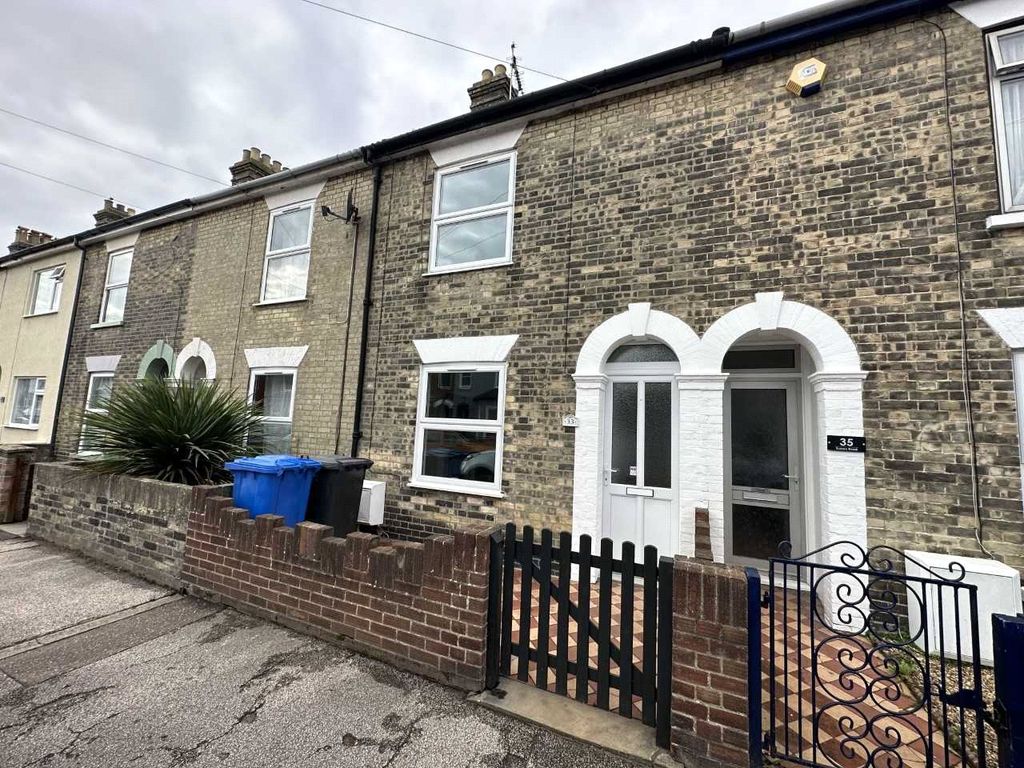 3 bed terraced house to rent in Sussex Road, Lowestoft, Suffolk NR32, £