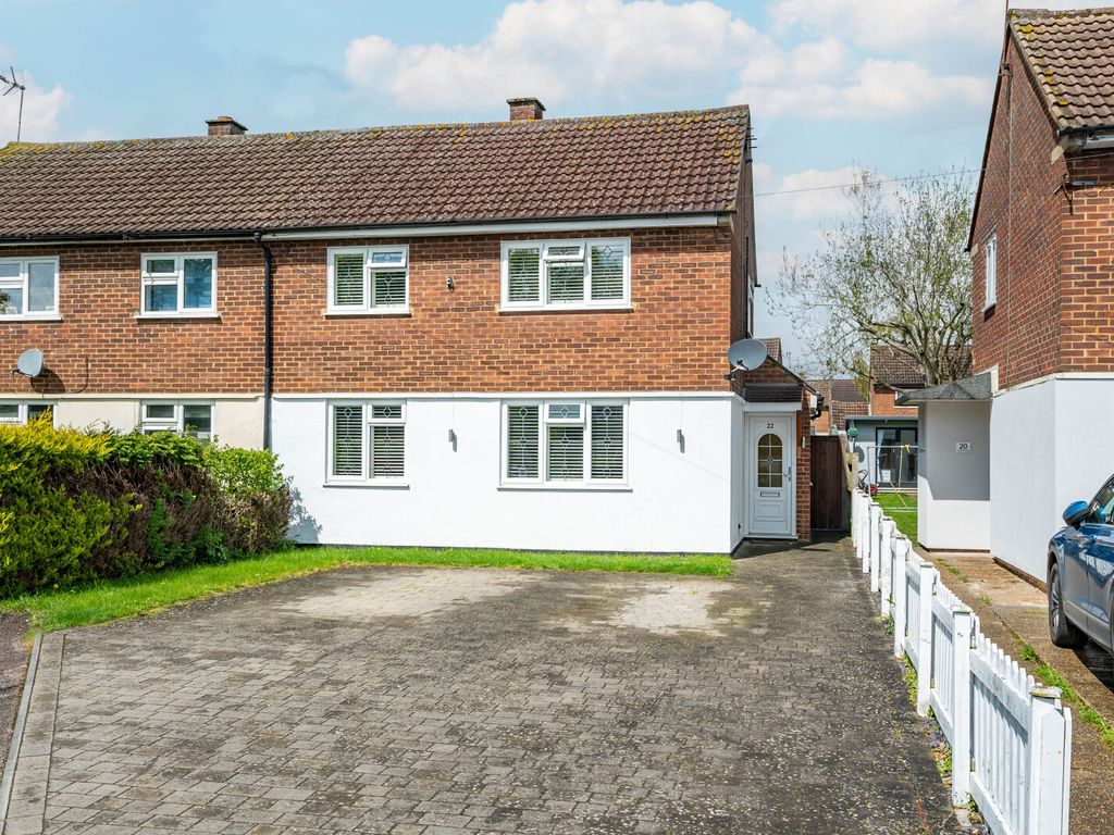 3 bed semidetached house for sale in Howard Close, St. Albans
