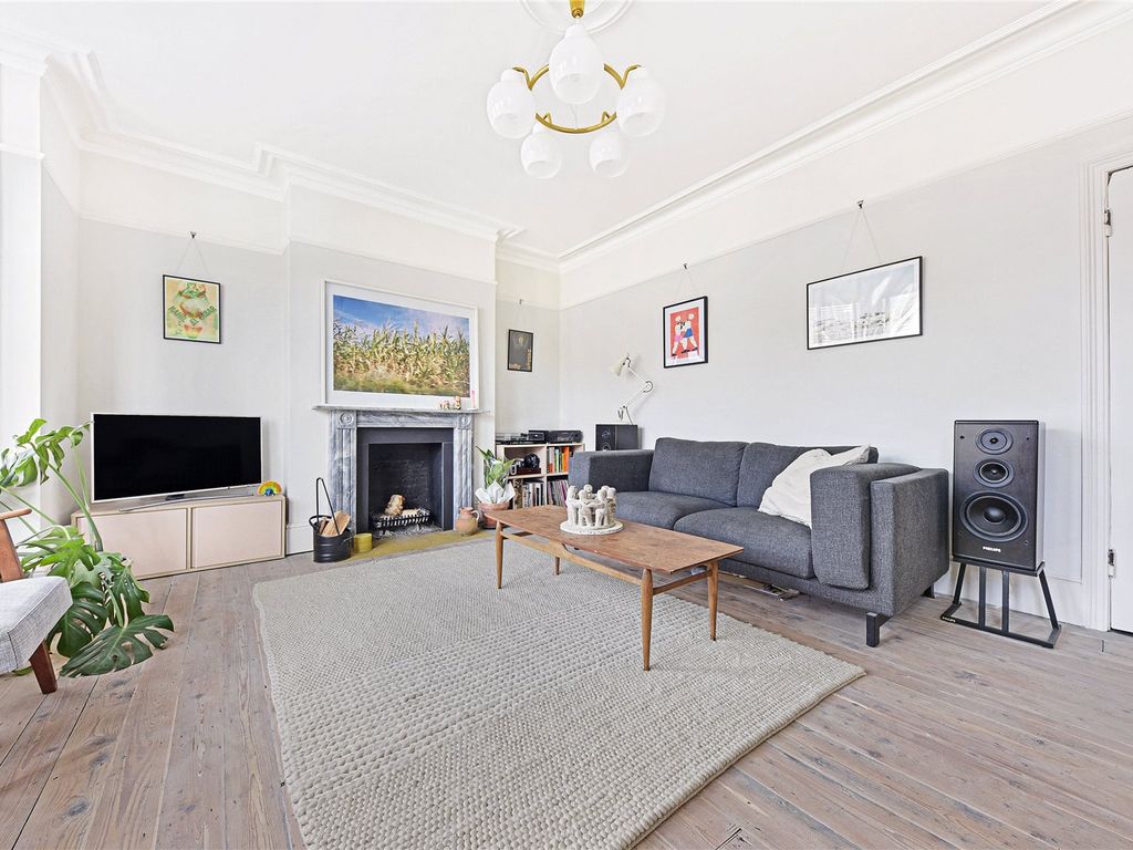 2 bed flat for sale in Abbotts Park Road, Leyton, London E10, £400,000