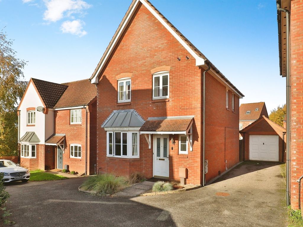 5 bed detached house for sale in Thacker Way, Norwich NR5, £270,000